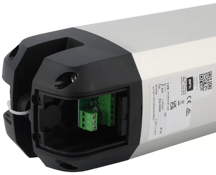 برخی مشخصات فنی جک پارکینگ BFT مدل Phobos A40 روی آن درج شده است.